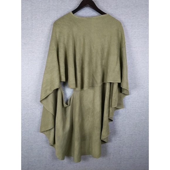 🎅🏻 3/$50 Look by M the Convertible Shawl Vest - Picture 9 of 16